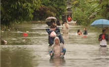 Mưa lũ nghiêm trọng khiến nhiều người phải sơ tán khẩn cấp ở Thái Lan và Malaysia