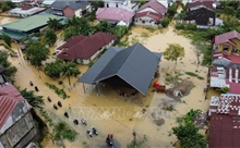 Người dân bàng hoàng kể về sức tàn phá kinh hoàng của lũ dữ ở Đông Nam Á