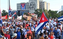 Người dân Cuba xuống đường tuần hành, phản đối chính sách của Mỹ đối với Venezuela