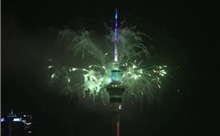 Pháo hoa rực sáng bầu trời một trong những quốc gia đón năm mới sớm nhất thế giới