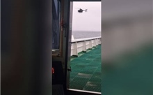 Video lực lượng Mỹ tìm cách lên tàu chở dầu Nga