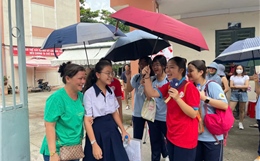 Thi tuyển sinh lớp 10: Thí sinh TP Hồ Chí Minh &#39;thở phào&#39; với đề môn Toán 