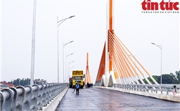 Thi công những hạng mục cuối cùng của cây cầu nối Vĩnh Phúc - Phú Thọ
