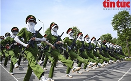 Vượt nắng hè, rèn ý chí, luyện tập diễu binh Kỷ niệm 80 năm Cách mạng Tháng Tám và Quốc khánh 2/9