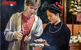 Bánh dày lá cẩm, sắc tím quyến rũ níu chân du khách ở Pác Ngòi