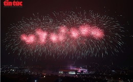 Mỹ Đình rực sáng với màn bắn pháo hoa lớn nhất từ trước đến nay chào mừng Đại hội XIV của Đảng
