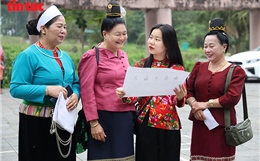 Đồng bào tại Làng Văn hóa – Du lịch các dân tộc Việt Nam hồ hởi đi bầu cử