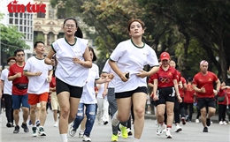 Hình ảnh đông đảo người dân hưởng ứng Ngày chạy Olympic 2026 vì sức khỏe toàn dân