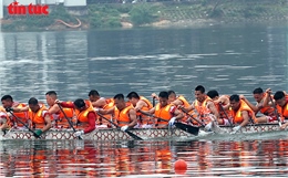 Sôi động Giải bơi chải tỉnh Phú Thọ 2026 trên hồ Công viên Văn Lang