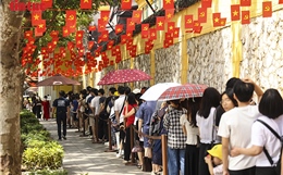 Giới trẻ thăm Hoả Lò để hiểu hơn giá trị của hoà bình