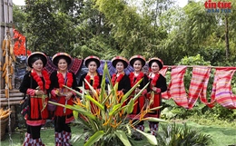 Người dân nô nức vui chơi tại Làng Văn hóa dịp nghỉ lễ 2/9