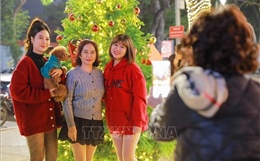 Hà Nội rộn ràng không khí trước Giáng sinh 2025