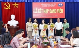 Sinh viên Văn khoa tự hào được đứng trong hàng ngũ của Đảng