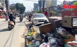 Bụi bặm, rác thải tràn lan tại dự án khép kín Vành đai 1 Hà Nội