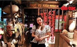 'Toa tàu di sản' xuống phố thu hút giới trẻ Hà Nội