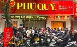 Giá vàng ngày 5/1 tăng mạnh, khách vẫn xếp hàng dù cửa hàng 'tạm hết'