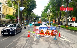 Phố trung tâm Hà Nội xuất hiện nhiều 'lô cốt' thi công chống ngập