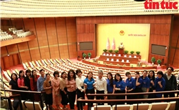 Báo Tin tức và Dân tộc tham quan Nhà Quốc hội, tìm hiểu lịch sử Quốc hội Việt Nam