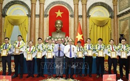  Chủ tịch nước Nguyễn Xuân Phúc gặp mặt cán bộ, công nhân lao động ngành Dầu khí