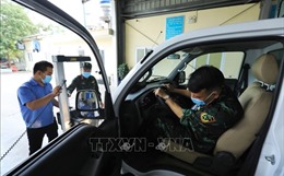 Kiểm định viên Quân đội tham gia hỗ trợ đăng kiểm tại Hà Nội