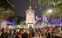 Không khí ấm áp chào đón Giáng Sinh 2025