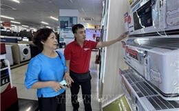 Thị trường điện máy Hà Nội 'tăng nhiệt' ngay đầu mùa hè