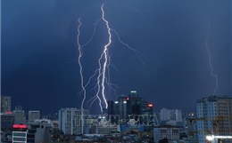 Cơn mưa giải nhiệt cho Hà Nội chiều tối 28/5