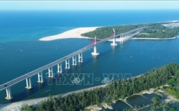 Chiêm ngưỡng cây cầu vượt cửa biển dài nhất miền Trung