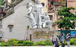 Hà Nội: Toàn cảnh Tượng đài 'Quyết tử để Tổ quốc quyết sinh' trước ngày di dời