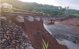 Đường sắt đang chuyển tải hành khách do ảnh hưởng của bão số 13