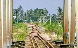 Đường sắt đã thông tàu 46 điểm sạt trôi, còn 15 điểm đang tập trung khắc phục