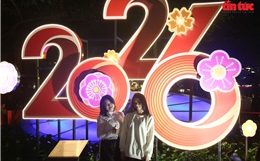 Hồ Gươm rộn ràng trước giờ khắc chuyển giao năm mới 2026