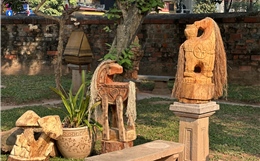 Ngựa gỗ 'kể chuyện' đại ngàn