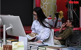 Người trẻ tập trung tại Phố Sách, thắp lửa văn hoá đọc