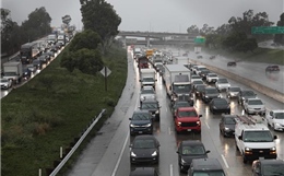 Chùm ảnh mưa lớn, tuyết dày ở bang California gây lũ quét và sạt lở đất