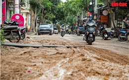 Hà Nội: Người dân khốn khổ vì ‘bẫy bùn’ trên đường Thanh Bình