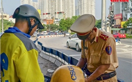 Hà Nội xử phạt hàng loạt xe ôm công nghệ vi phạm Luật giao thông