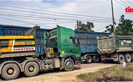 Giao thông Hà Nội &#39;oằn mình&#39; vì xe quá khổ, quá tải