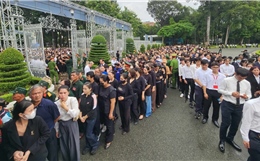 Người dân xếp hàng dài chờ viếng Tổng Bí thư Nguyễn Phú Trọng tại TP Hồ Chí Minh
