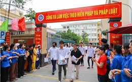 Nhiều thí sinh phấn khởi sau môn thi Ngữ văn đầu tiên