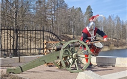 Hồi sinh truyền thống pháo binh thế kỷ XVIII tại lâu đài cổ nước Nga