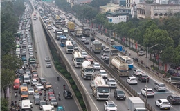 Bến xe Hà Nội đông nghịt người, đường Vành đai 3 tắc không lối thoát