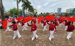 Xác lập kỷ lục 3.000 người cao tuổi đồng diễn múa quạt dưỡng sinh