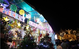 Không khí mua sắm Giáng sinh rộn ràng tại Thành phố Hồ Chí Minh