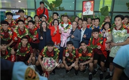 Người hâm mộ Hà Nội nồng nhiệt chào đón đội tuyển bóng đá U22 Việt Nam