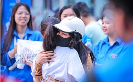 Đồng hành cùng con 'vượt vũ môn'