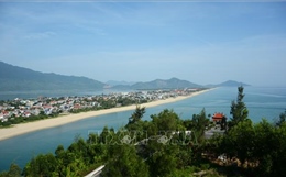 Vẻ đẹp quyến rũ của vịnh Lăng Cô