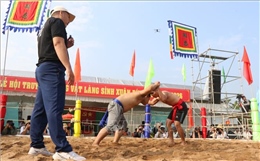 Xuân về trẩy hội vật làng Sình