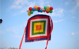 Rực rỡ lá đại kỳ ngũ sắc trong ngày Giỗ Tổ Hùng Vương ở Cần Thơ