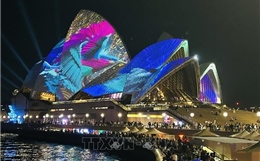 Lung linh sắc màu lễ hội ánh sáng Vivid Sydney 2026